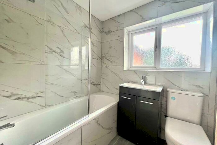 4 Bedroom Terraced House To Rent In St. Johns, GU21