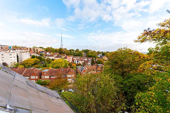 2 Bedroom Flat For Sale In Cintra Park, Crystal Palace, London, SE19