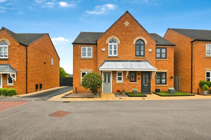 3 Bedroom Semi-Detached House For Sale In Croft Close, Two Gates, Tamworth, B77