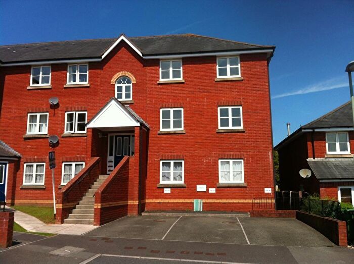 2 Bedroom Flat To Rent In Lewis Crescent, Exeter, Devon, EX2