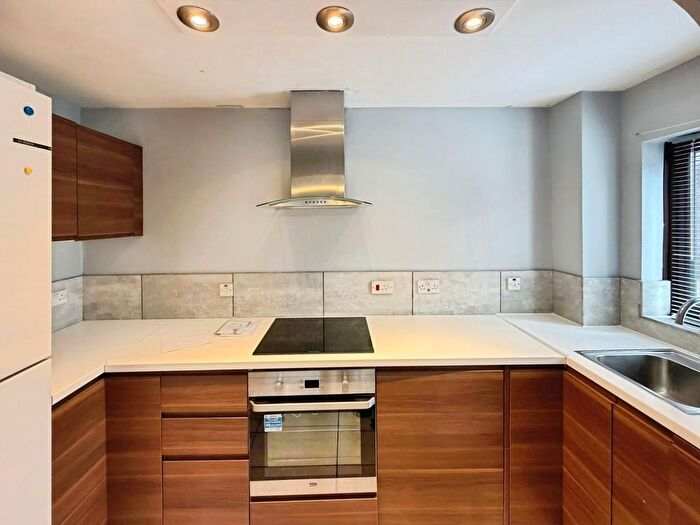 2 Bedroom Flat To Rent In Lampton Road, Hounslow, TW3