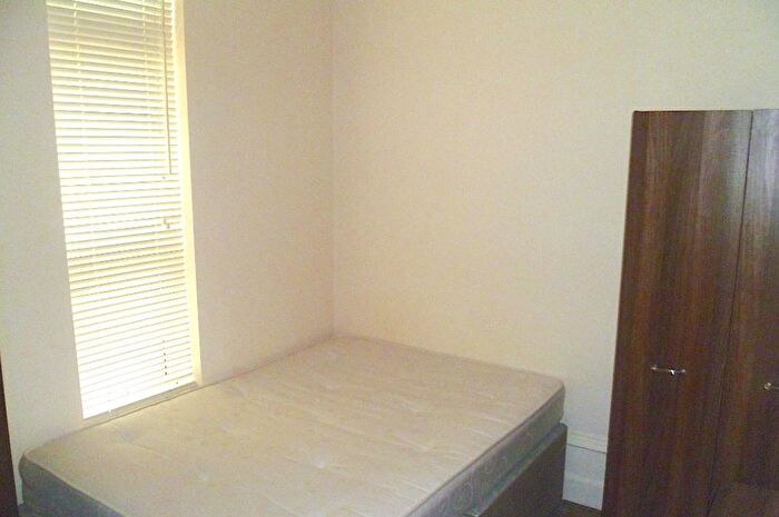 2 Bedroom Flat To Rent In Blackman Lane, Leeds, West Yorkshire, LS2