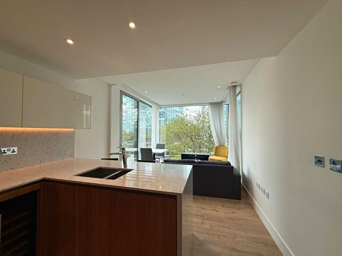 1 Bedroom Flat To Rent In Piazza Walk, London, E1