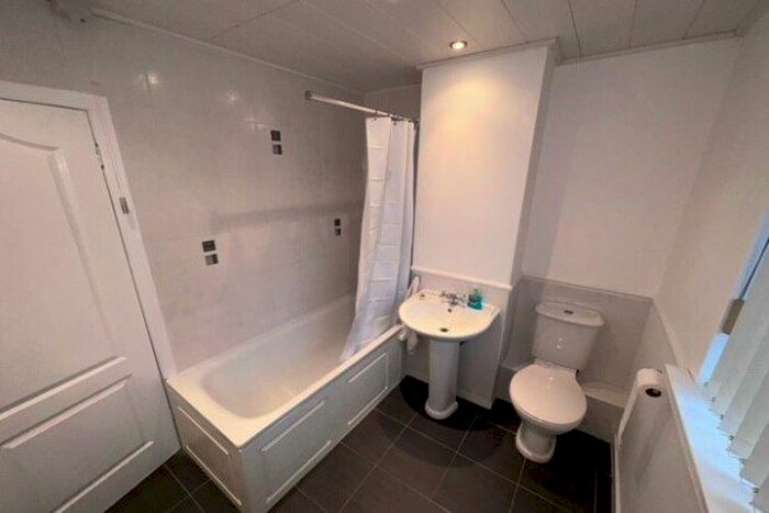 3 Bedroom Property To Rent In Dervaig Gardens, Airdrie, ML6