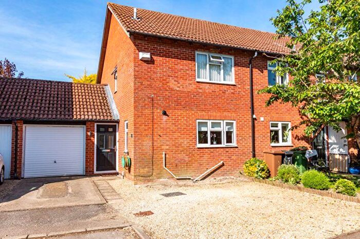 3 Bedroom End Of Terrace House For Sale In Warmans Close, Wantage, OX12
