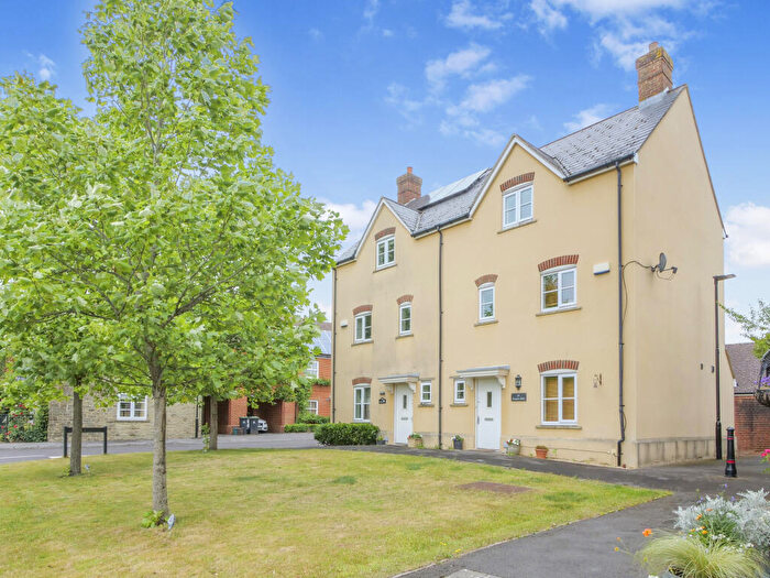 4 Bedroom Semi-Detached House For Sale In Summer Oaks, Motcombe - No Onward Chain, SP7