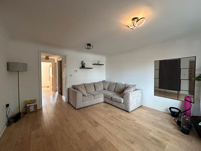2 Bedroom Apartment To Rent In Lower Northam Road, SO30