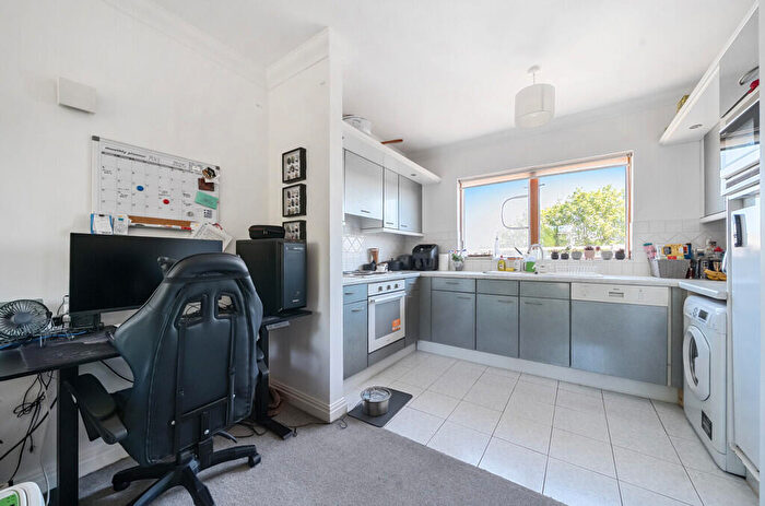 1 Bedroom Apartment To Rent In Petersfield Mansions, Mill Road, Cambridge, CB1
