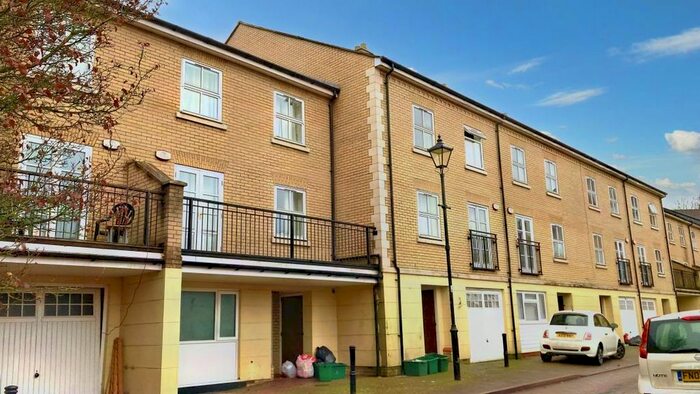 5 Bedroom Town House To Rent In Albany Gardens, Colchester, CO2