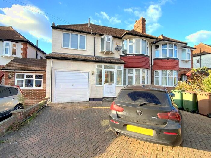 4 Bedroom Property To Rent In Dundela Gardens, Worcester Park, KT4