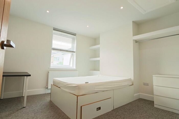 3 Bedroom Flat To Rent In Henleaze Road, Bristol, BS9