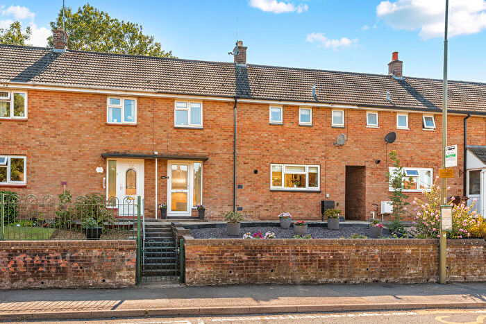 3 Bedroom Terraced House For Sale In Woodgreen Avenue, Banbury, OX16