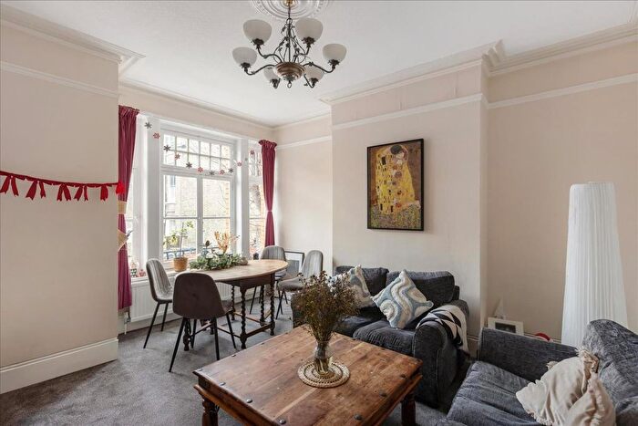3 Bedroom Flat To Rent In Avonmore Gardens, West Kensington, London, W14