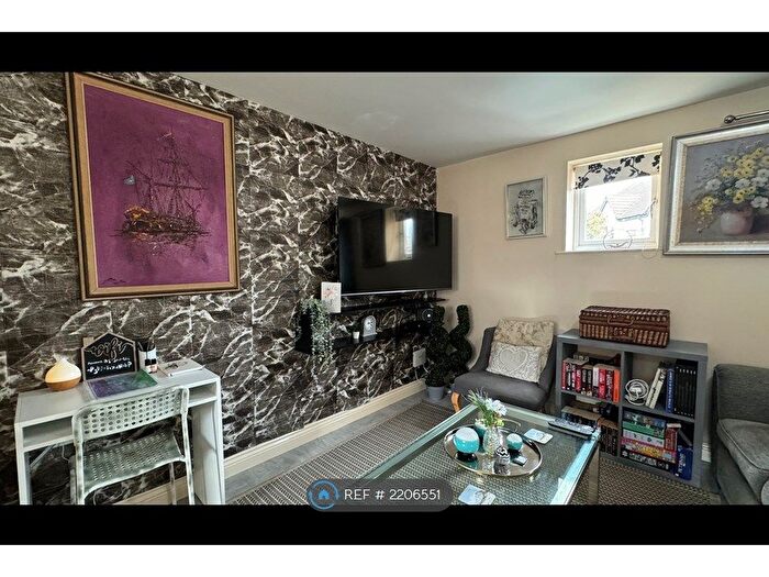 2 Bedroom Flat To Rent In Sakura Walk, Willen Park, Milton Keynes, MK15