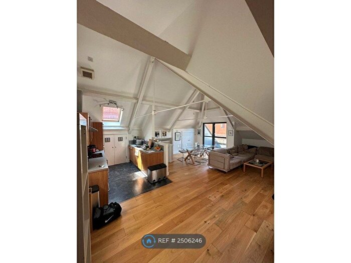 2 Bedroom Flat To Rent In Georges Square, Redcliffe, Bristol, BS1