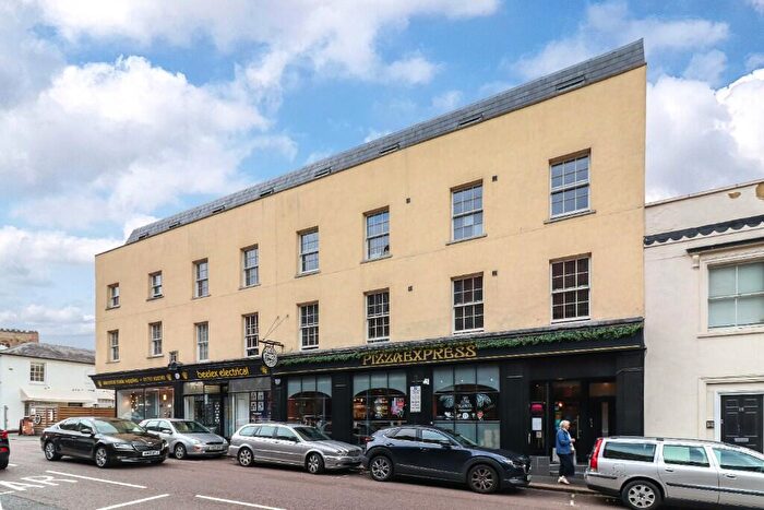 2 Bedroom Flat For Sale In Verulam Road, St. Albans, Hertfordshire, AL3