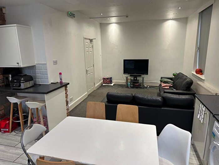 6 Bedroom Semi-Detached House To Rent In **£pppw Excl Bills - Radcliffe Road, West Bridgford, NG2