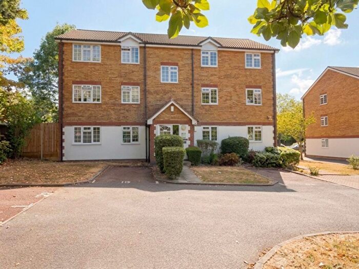 2 Bedroom Flat To Rent In Hanson Close, Beckenham, BR3