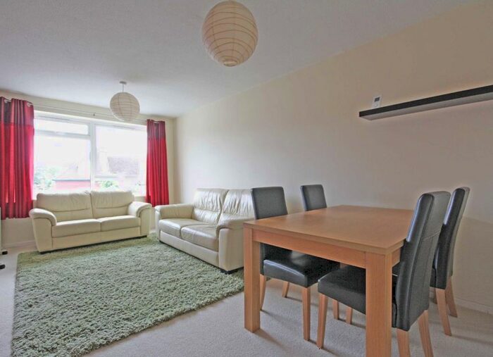 2 Bedroom Flat To Rent In Weir Road, London, SW12