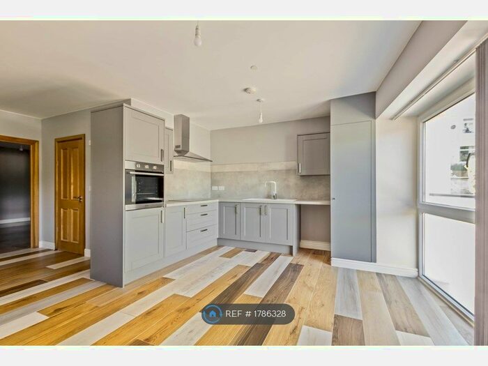 1 Bedroom Flat To Rent In Carlton House, Ebbw Vale, NP23