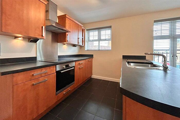 2 Bedroom Flat For Sale In Frederick Street, Aldershot, Hampshire, GU11