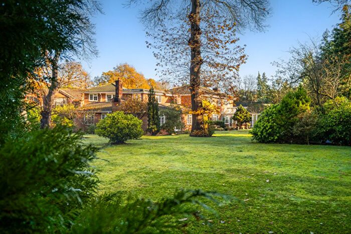 6 Bedroom Detached House For Sale In Ince Road, Walton-On-Thames, KT12