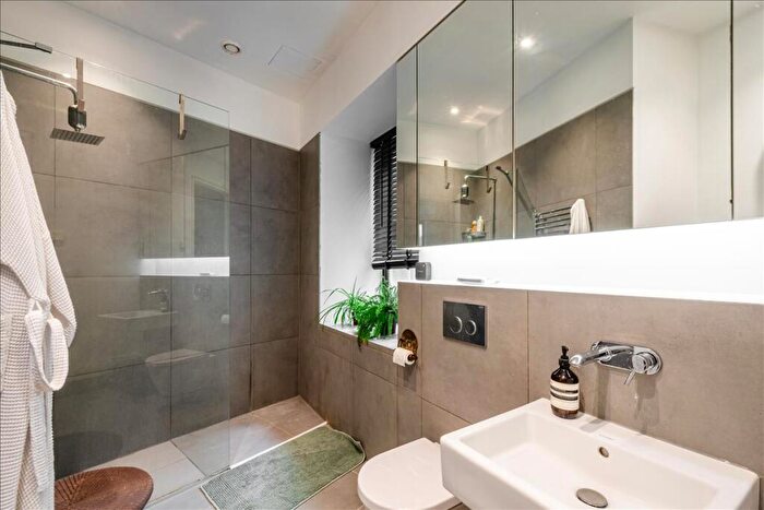 2 Bedroom Apartment For Sale In Hatton Wall, Clerkenwell, EC1N - Photo 10