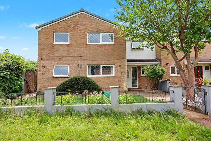 4 Bedroom Link Detached House For Sale In Ripon Road, Stevenage, Hertfordshire, SG1