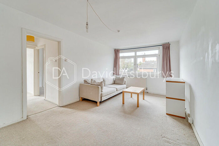 2 Bedroom Apartment To Rent In Crouch Hall Road, London, N8