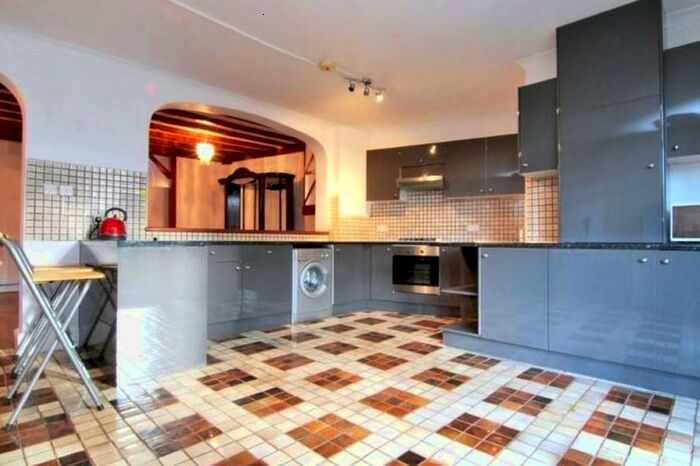 4 Bedroom Apartment To Rent In Cobham Road, N22