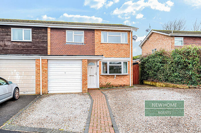 3 Bedroom Semi Detached House For Sale In Daffodil Close Basingstoke, RG22