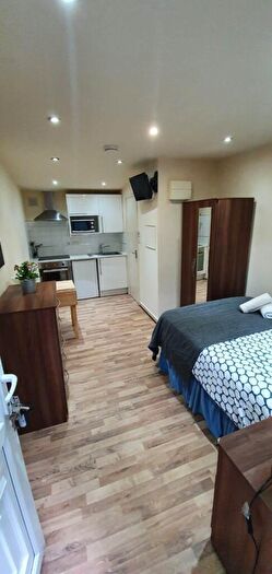 Studio To Rent In Chatsworth Road, NW2
