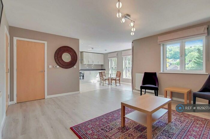 2 Bedroom Flat To Rent In Corner House, Caterham, CR3