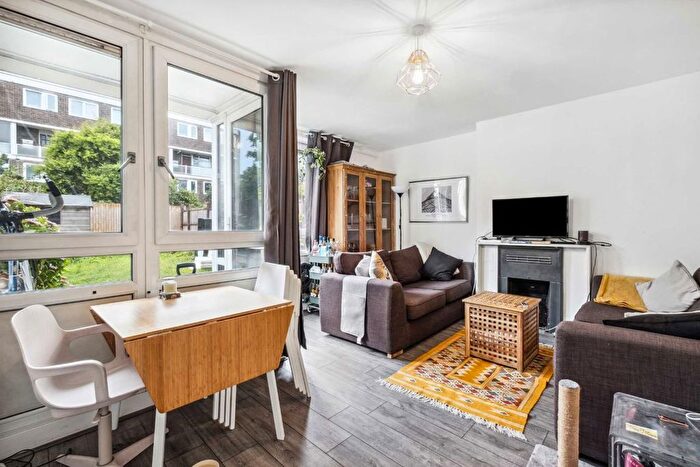 3 Bedroom Maisonette To Rent In Barringer Square, Tooting, SW17