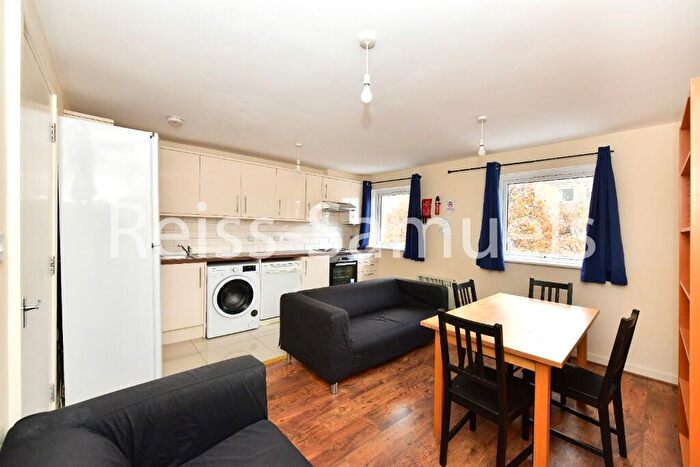5 Bedroom Town House To Rent In Cyclops Mews, London, E14