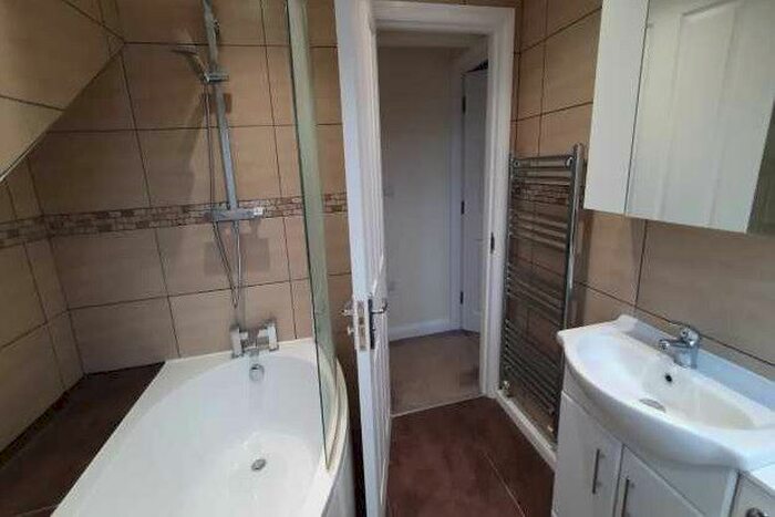 1 Bedroom Flat To Rent In Warwick Place, Maidstone ME16