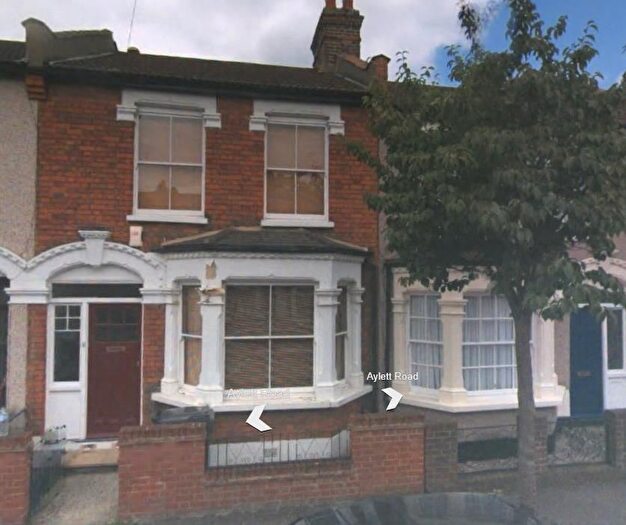 4 Bedroom Property To Rent In Aylett Road, London, SE25
