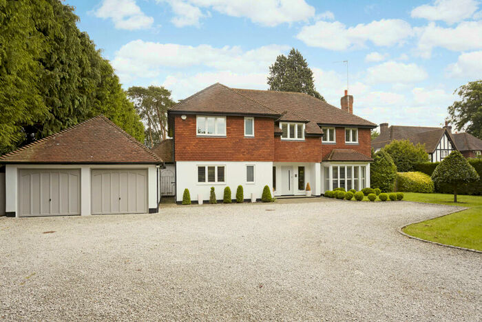 5 Bedroom House To Rent In The Fairway, Weybridge, KT13