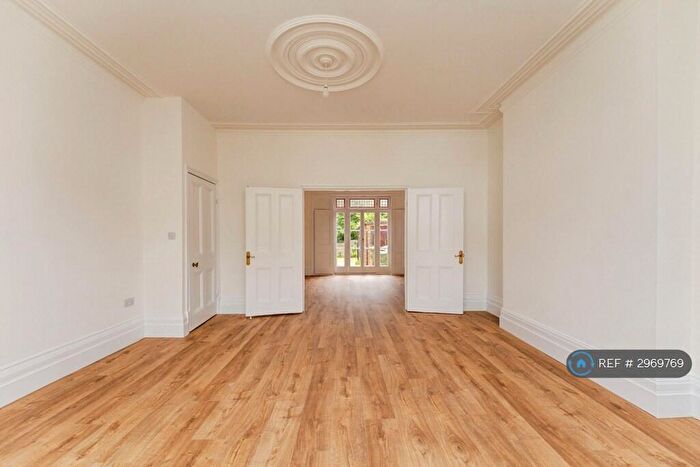 2 Bedroom Flat To Rent In Onslow Gardens, London, N10