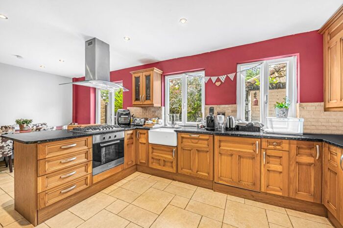 4 Bedroom Property For Sale In Lammas Road, Richmond, TW10