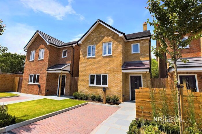 3 Bedroom Detached House To Rent In Leatherhead Road, Chessington, Surrey., KT9