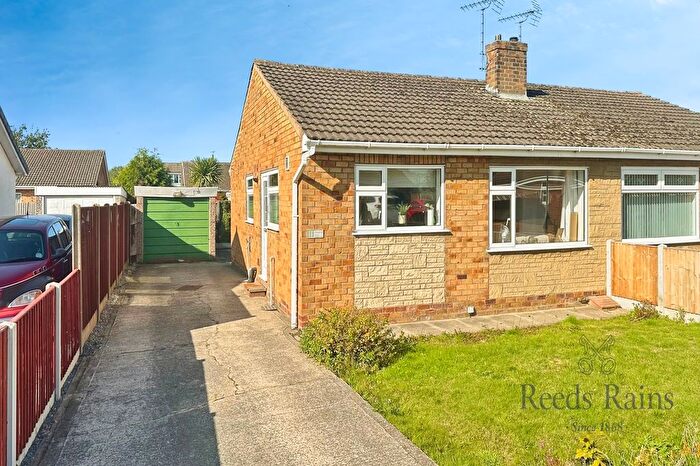 2 Bedroom Bungalow For Sale In Springfield Close, Barlby, Selby, North Yorkshire, YO8
