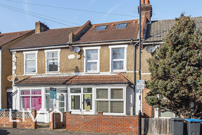 3 Bedroom House For Sale In Ravenswood Road, CR0