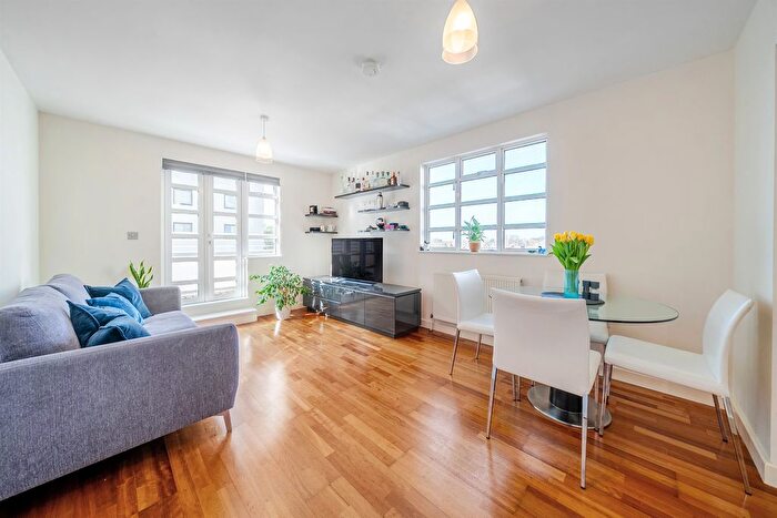 1 Bedroom Flat For Sale In Uxbridge Road, London, W5