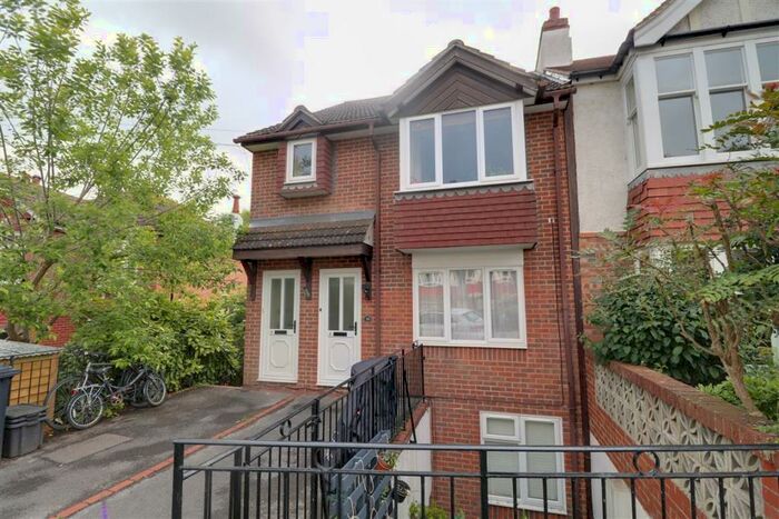 2 Bedroom Flat To Rent In Stanmer Villas, Brighton, BN1