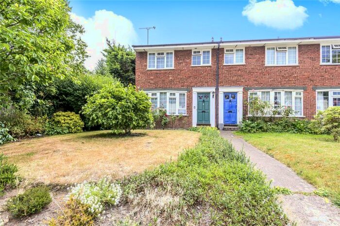 3 Bedroom Terraced House To Rent In Woking, Surrey, GU22
