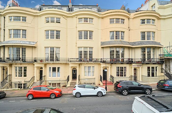 2 Bedroom Flat For Sale In Regency Square, Hove, Brighton, BN1