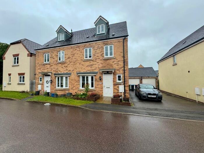 4 Bedroom Town House To Rent In Temple Crescent, Oxley Park, MK4