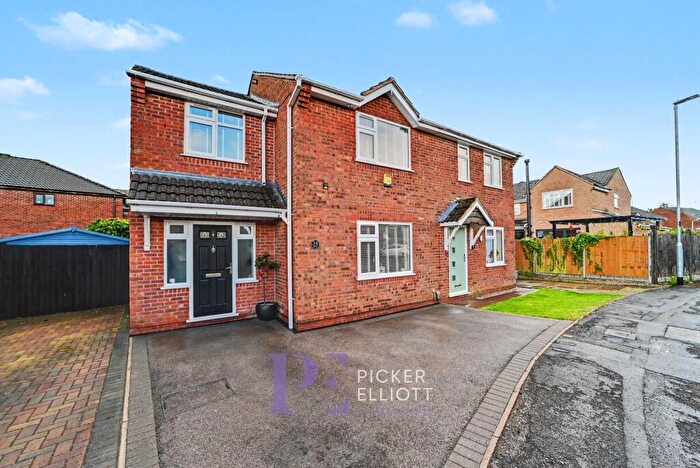 3 Bedroom Semi-Detached House For Sale In Severn Avenue, Hinckley, LE10