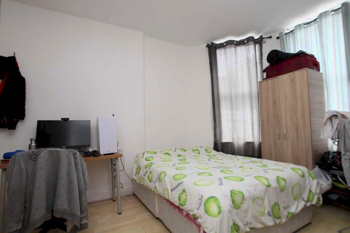 Studio To Rent In Craven Park, London, NW10